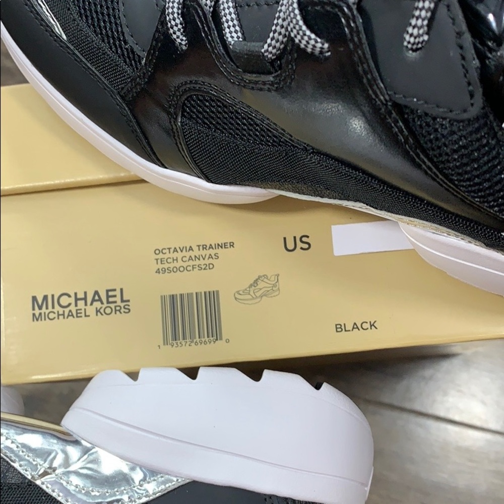 MICHAEL KORS OCTAVIA TRAINER TECH CANVAS BLACK - Picture 9 of 16